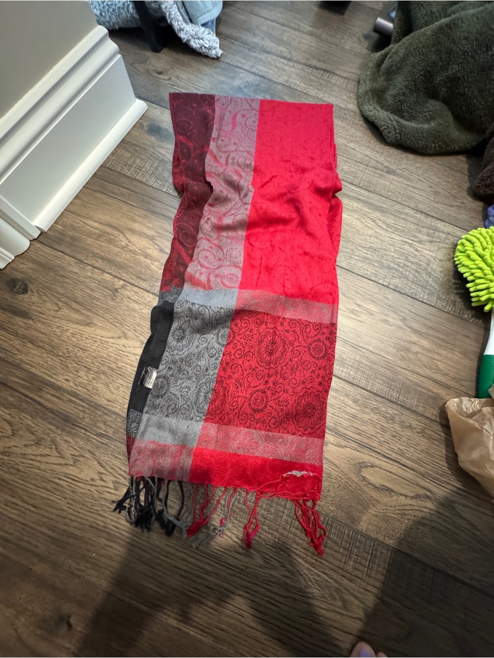 Patterned scarf
